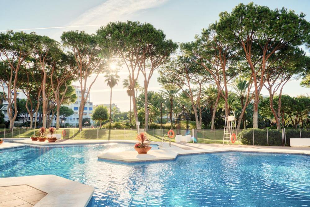 Playas Del Duque, Puerto Banus, Golf .Playa Y Compras Marbella Exterior foto