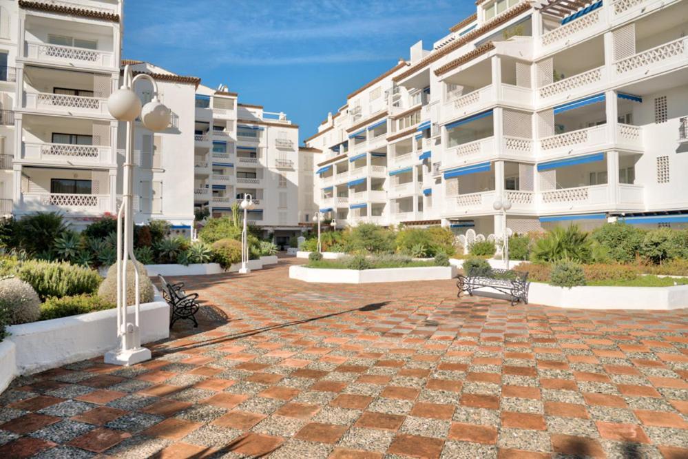 Playas Del Duque, Puerto Banus, Golf .Playa Y Compras Marbella Exterior foto