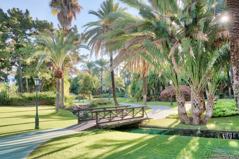 Playas Del Duque, Puerto Banus, Golf .Playa Y Compras Marbella Exterior foto